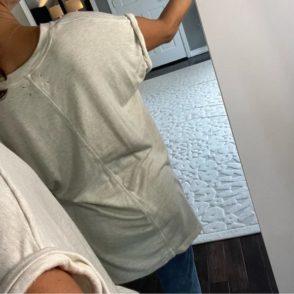 Lou & Grey oatmeal V-Neck short sleeve split sides ultra soft shirt size large - Picture 4 of 8